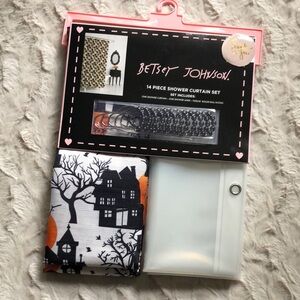 Betsey Johnson Halloween Haunted Houses Shower Curtain Set